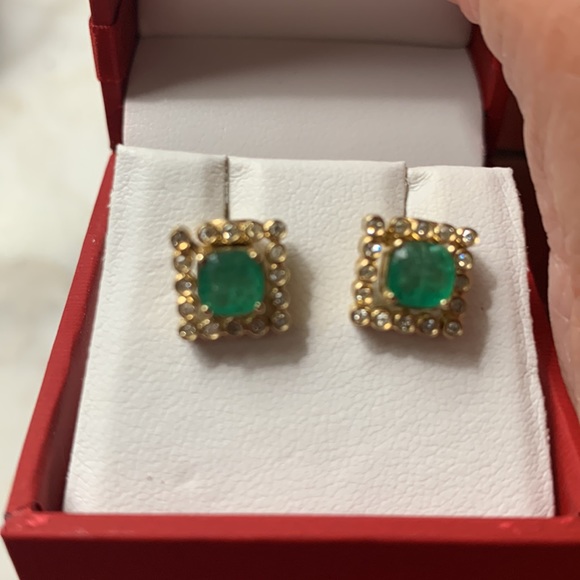 14k emerald and diamond earrings. - Picture 7 of 7